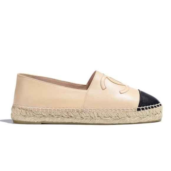 ❌SOLD❌ CHANEL CC BEIGE/BLACK LEATHER ESPADRILLES - Picture 1 of 3